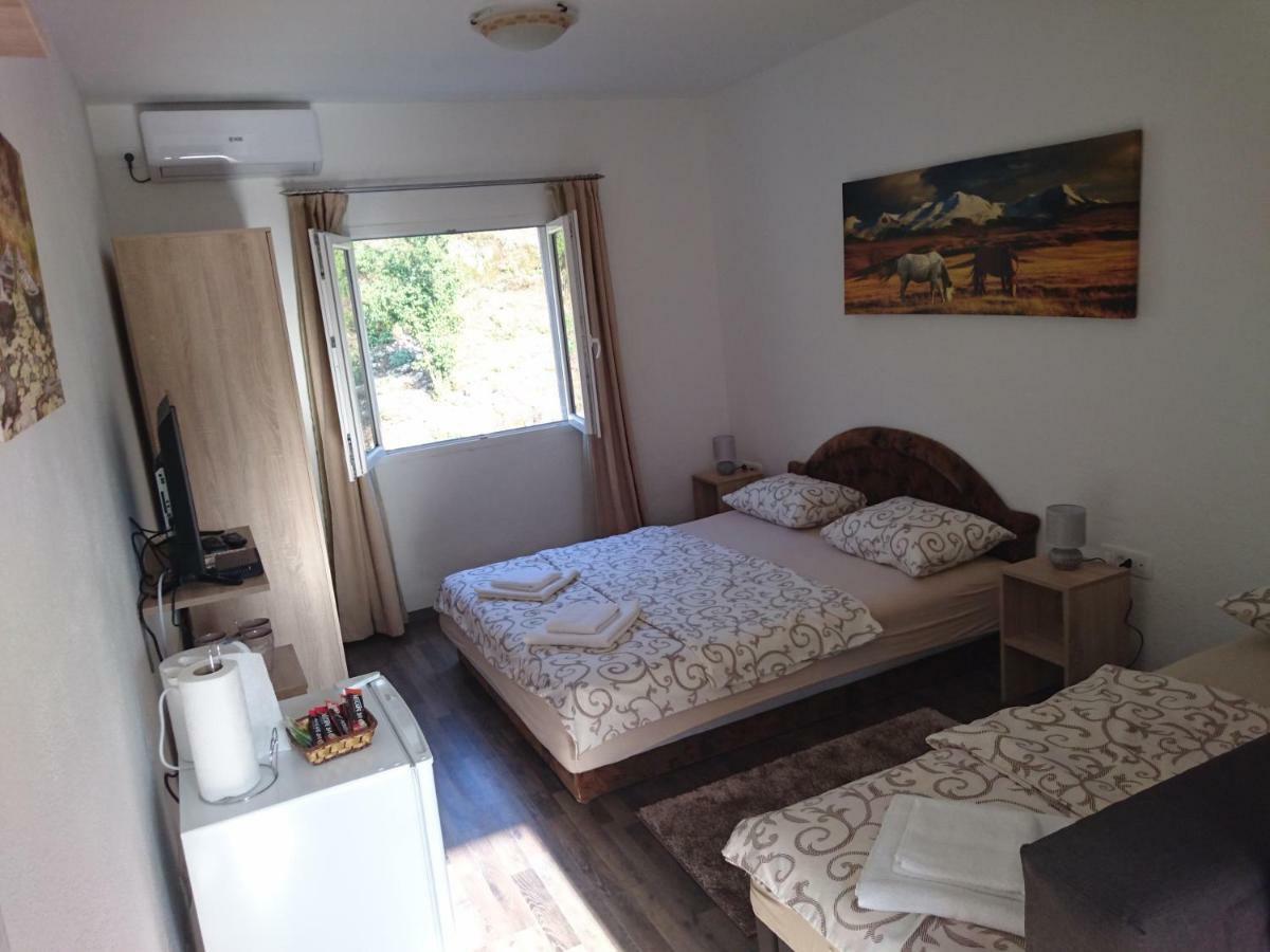 Studio And Winery Kalimut Virpazar Esterno foto